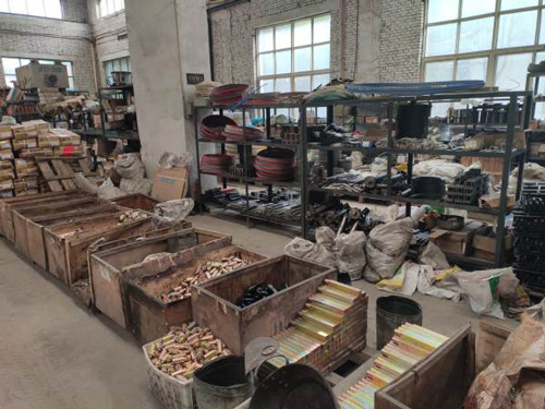 滑塊、電路板、刀架、定位盤、行程開關(guān)、水泵等